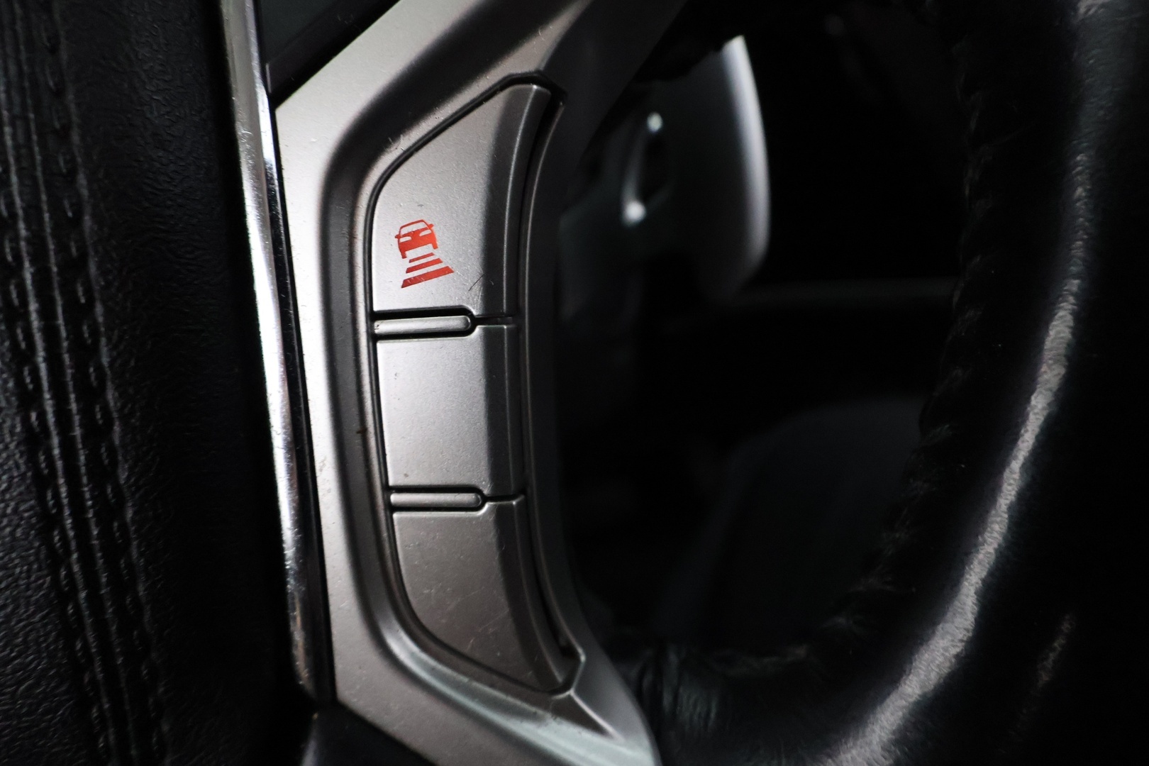 MITSUBISHI Outlander PHEV 2016