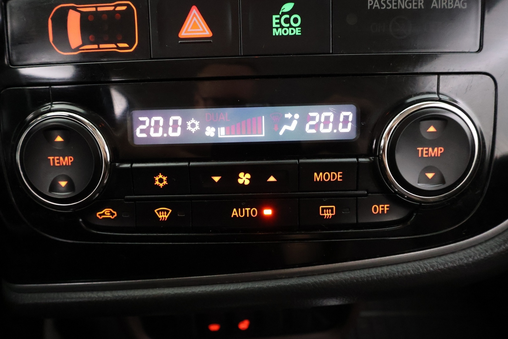 MITSUBISHI Outlander PHEV 2016