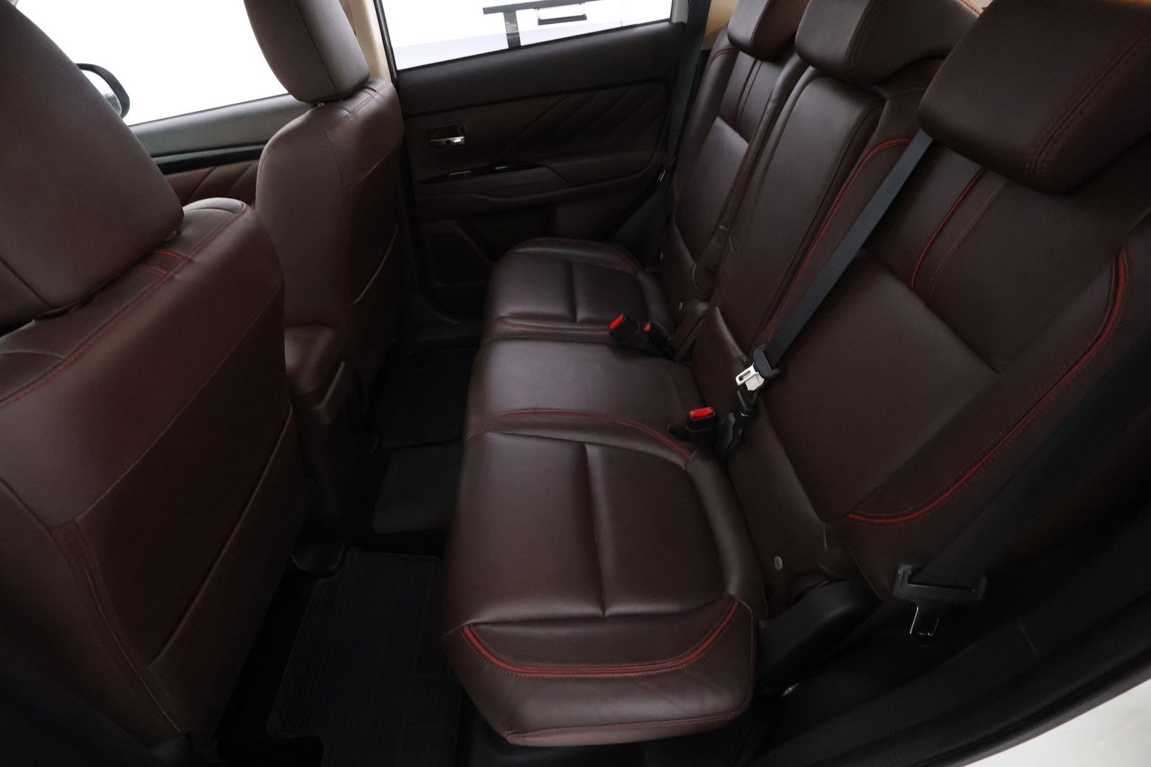 MITSUBISHI Outlander PHEV 2016