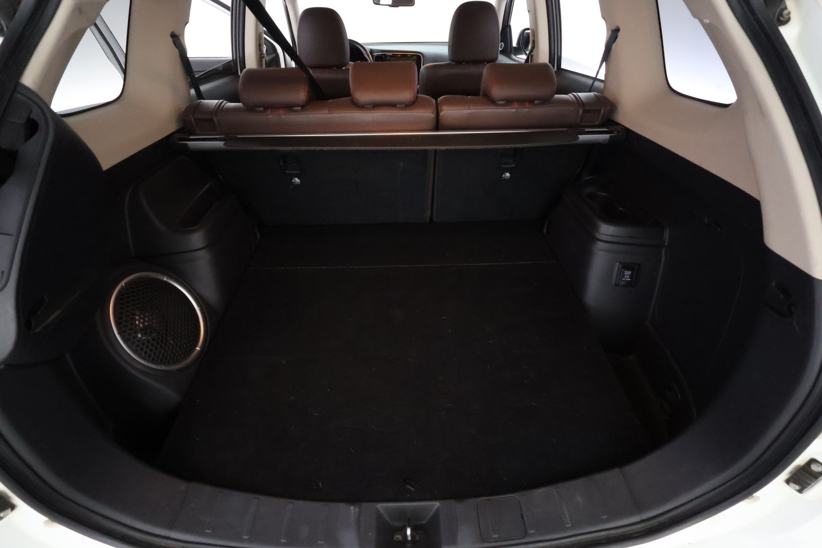 MITSUBISHI Outlander PHEV 2016