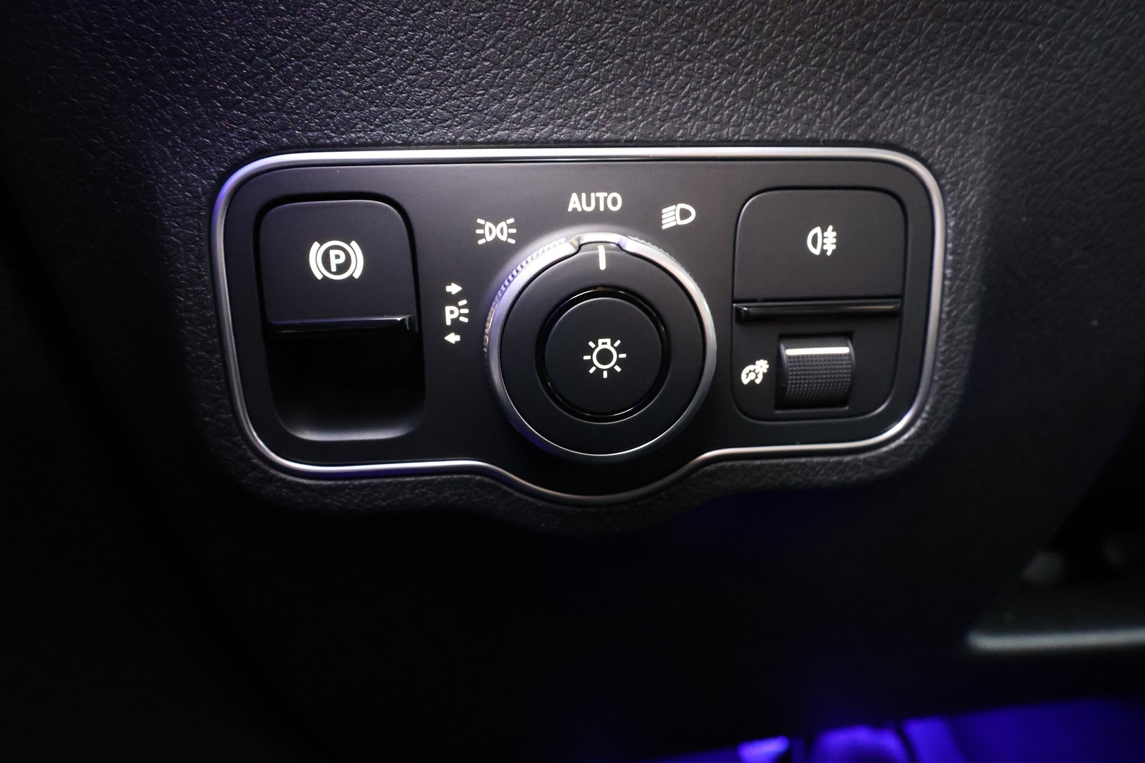 MERCEDES-BENZ EQB 2026