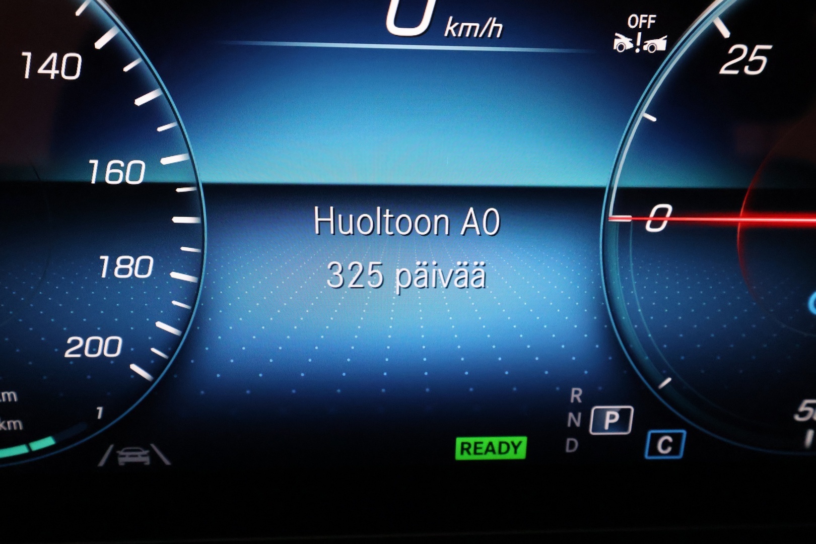MERCEDES-BENZ EQB 2023