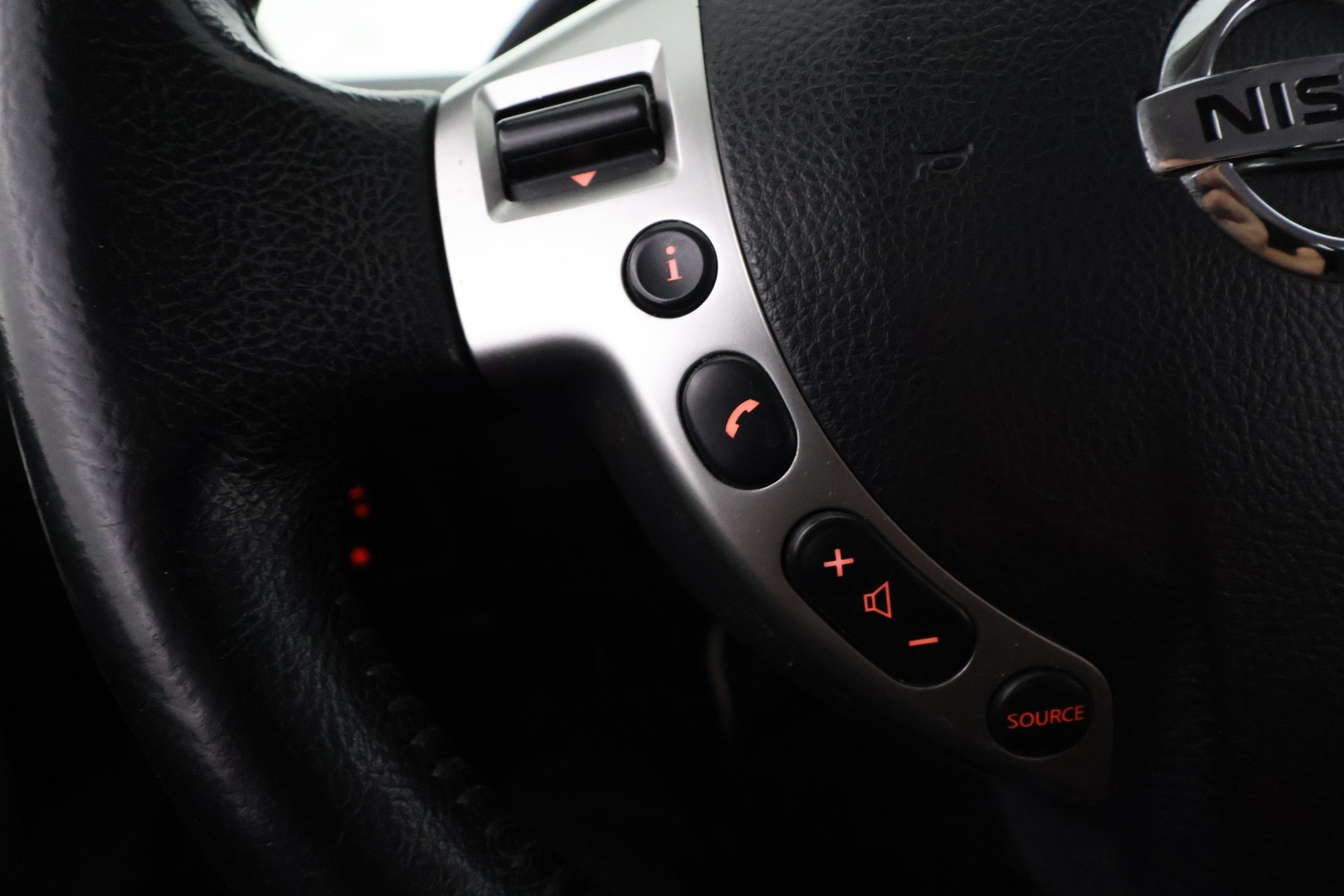 NISSAN Qashqai 2011