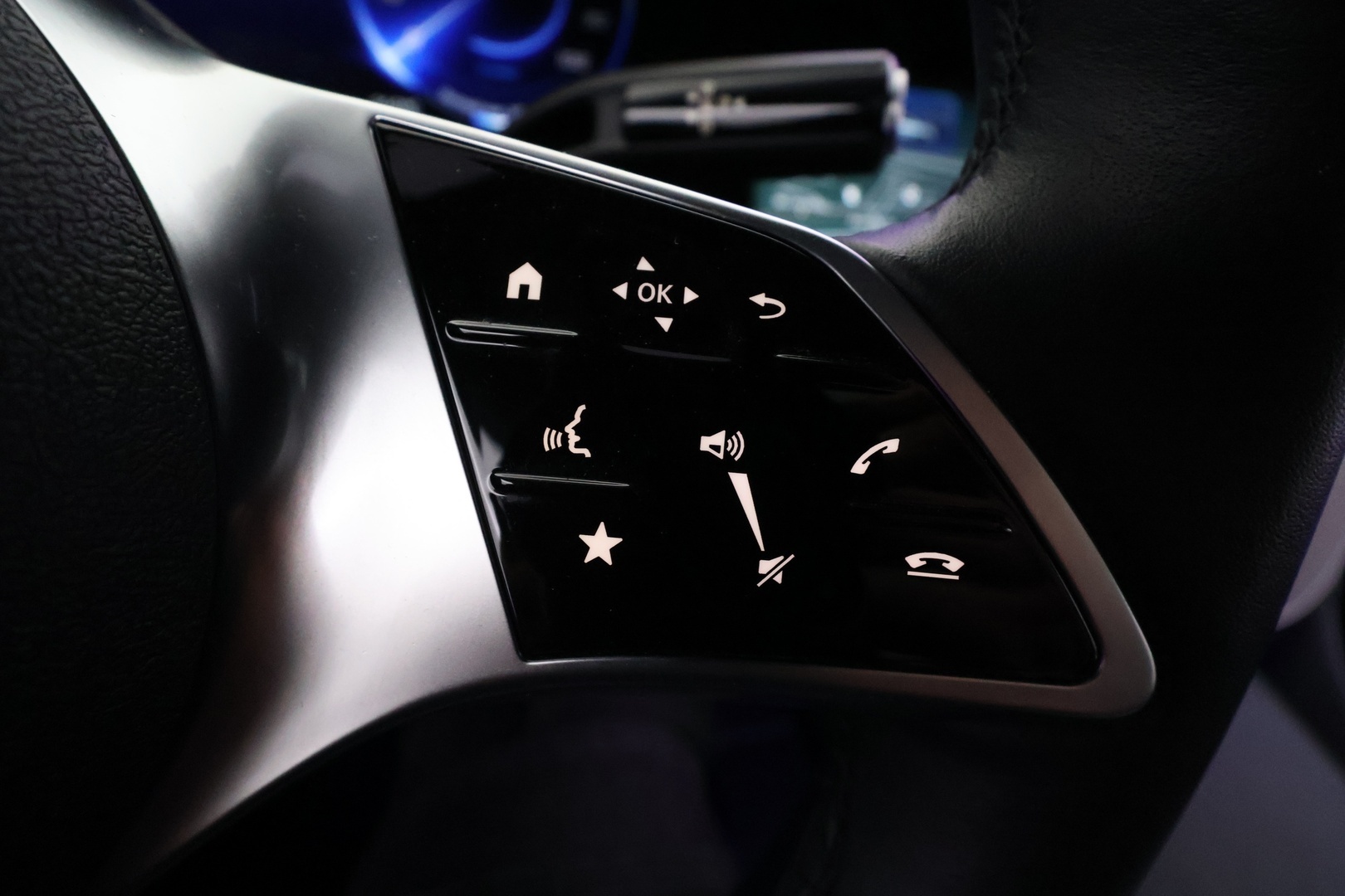MERCEDES-BENZ EQE SUV 2023