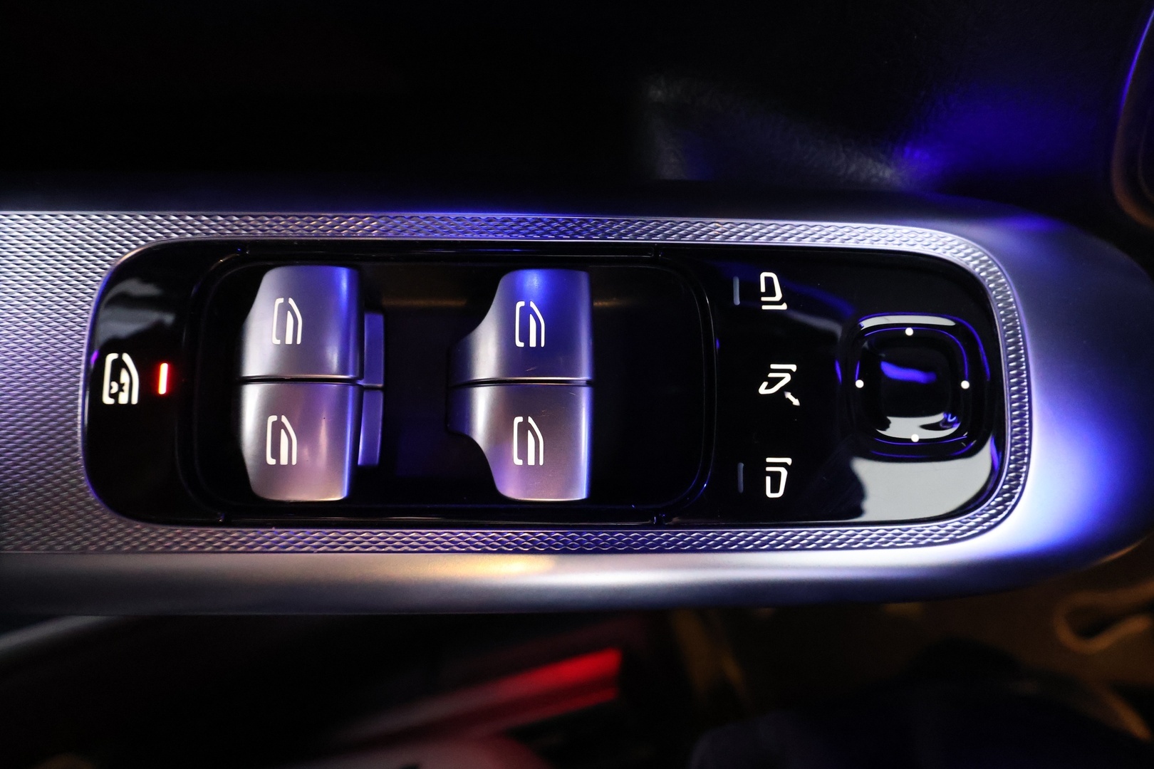 MERCEDES-BENZ EQE SUV 2023