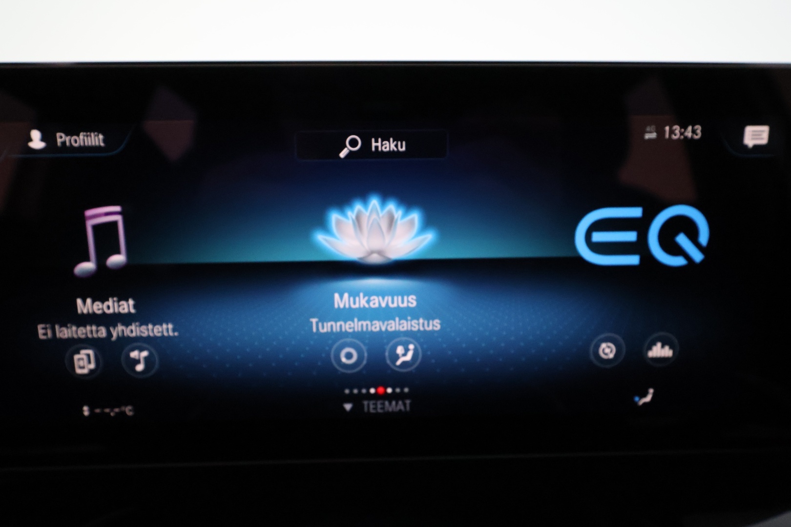 MERCEDES-BENZ EQA 2024