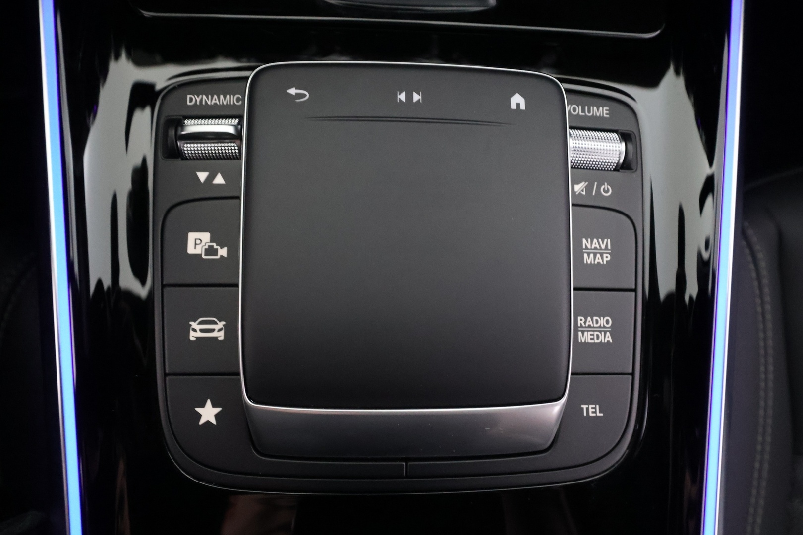 MERCEDES-BENZ EQA 2024