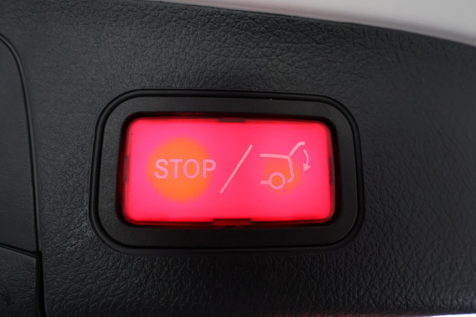 MERCEDES-BENZ EQA 2024