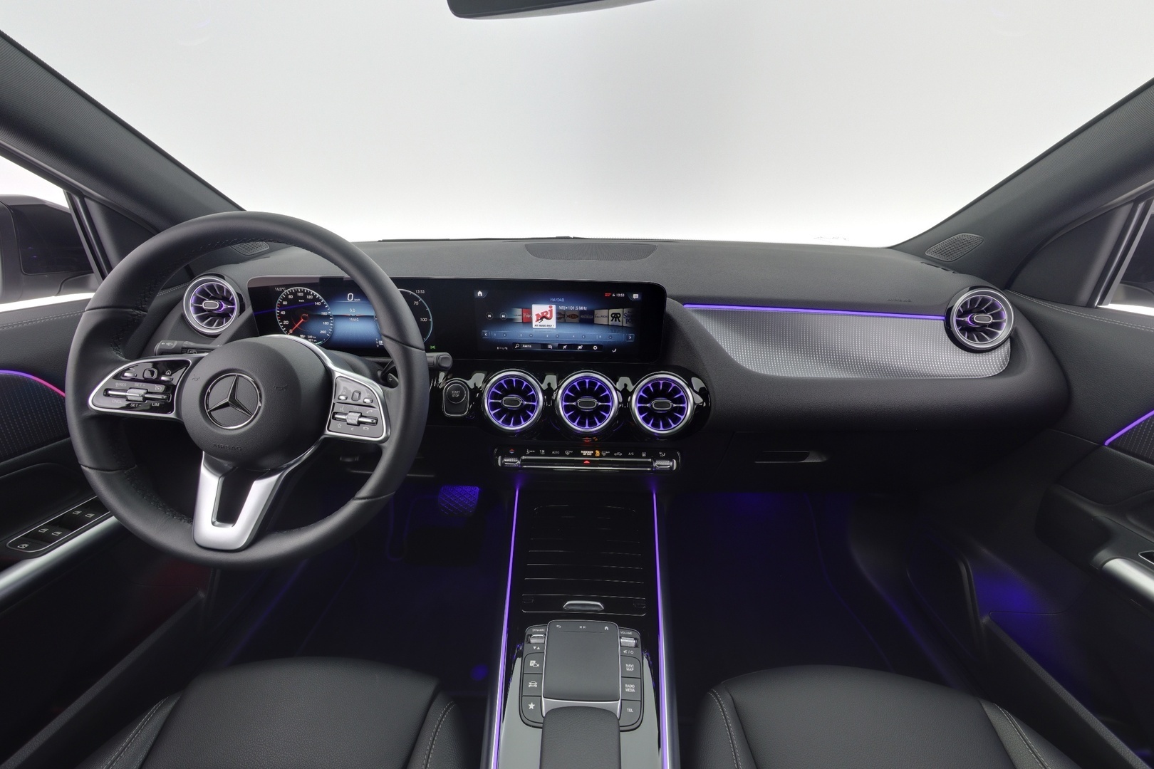 MERCEDES-BENZ EQA 2024