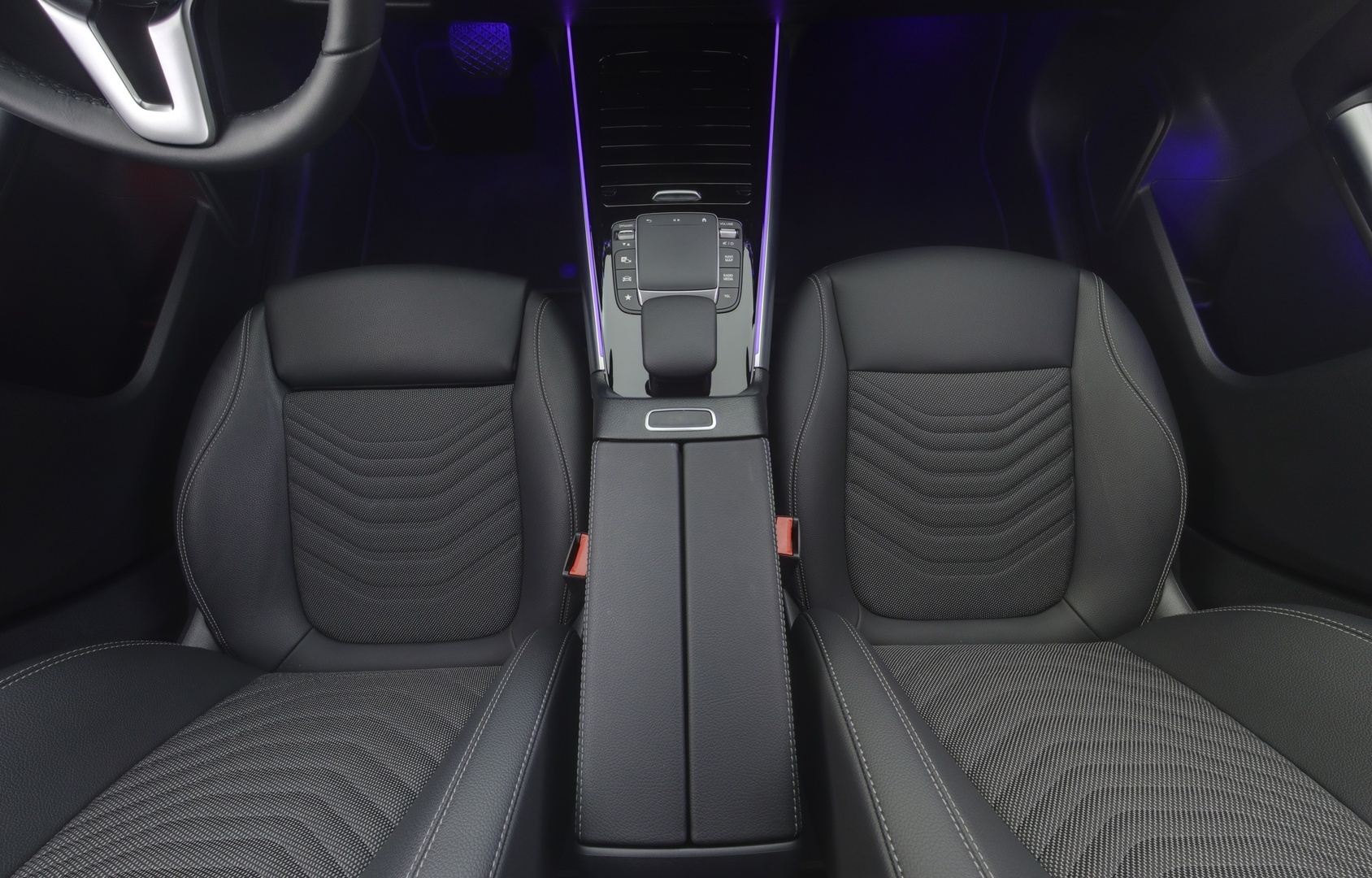 MERCEDES-BENZ EQA 2024