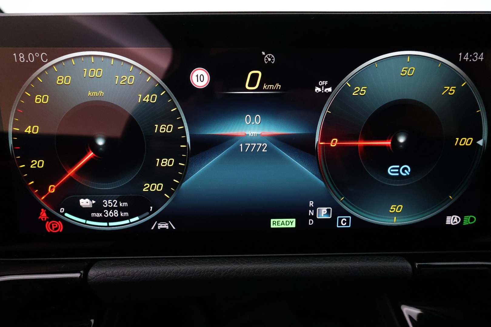 MERCEDES-BENZ EQA 2024