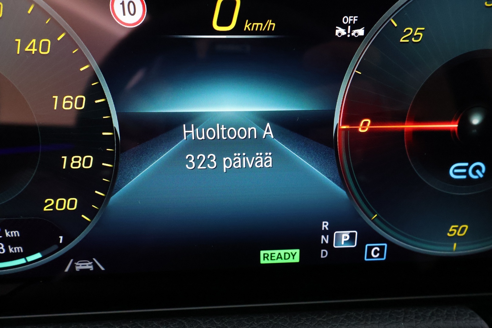 MERCEDES-BENZ EQA 2024