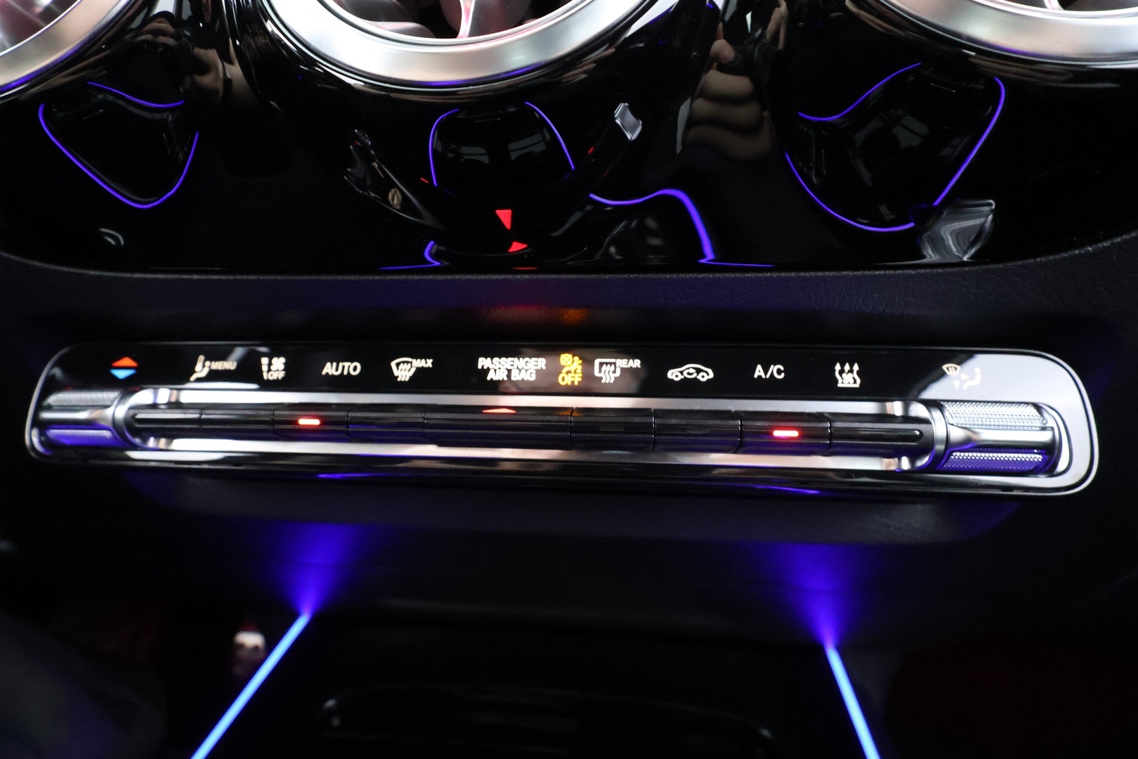 MERCEDES-BENZ EQA 2024