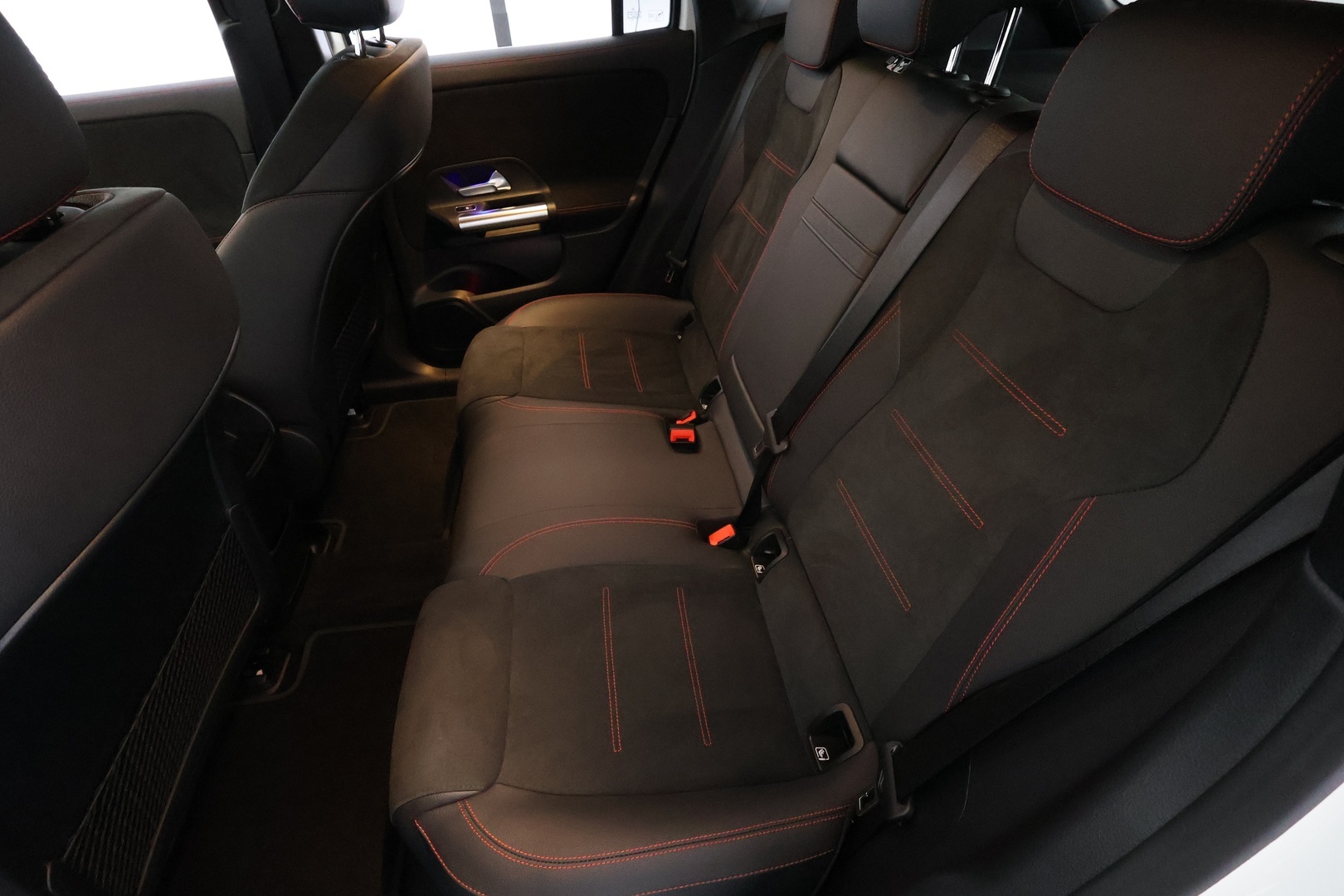 MERCEDES-BENZ EQA 2024