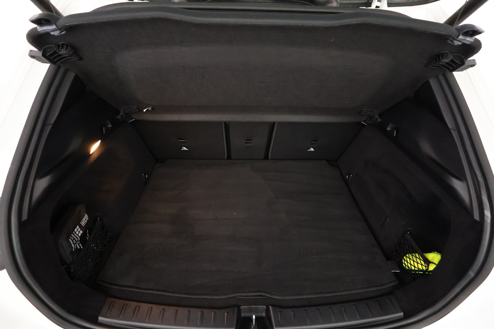 MERCEDES-BENZ EQA 2024