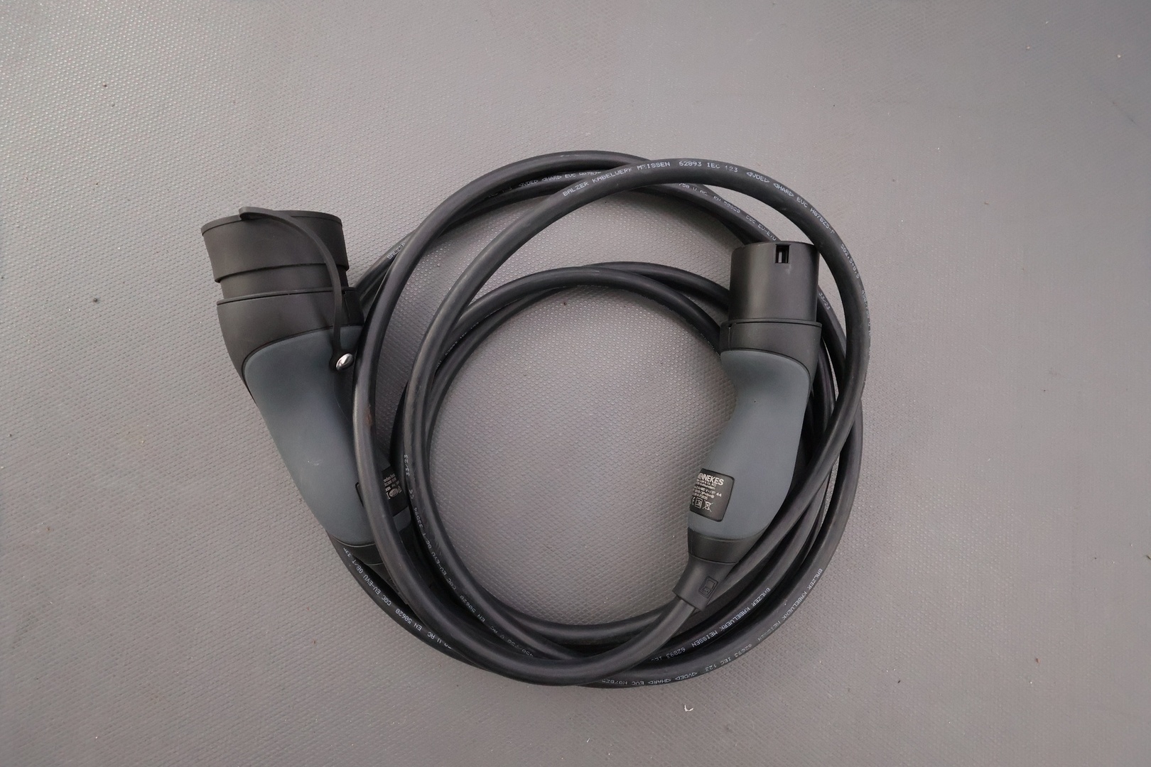 MERCEDES-BENZ EQA 2024