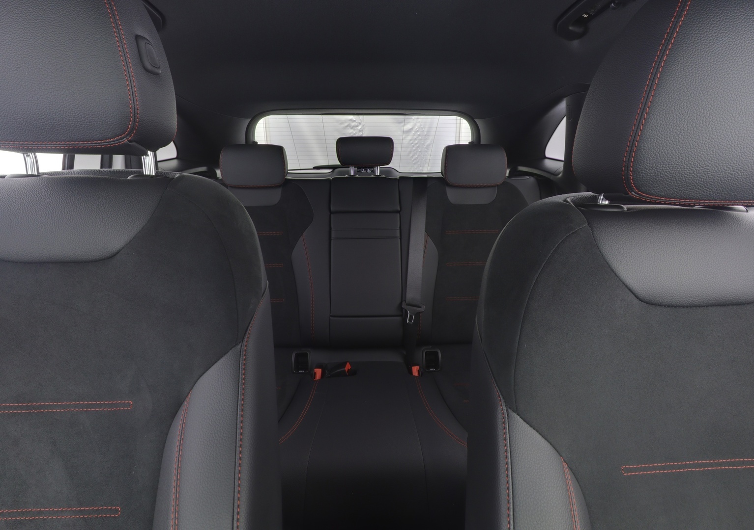 MERCEDES-BENZ EQA 2024