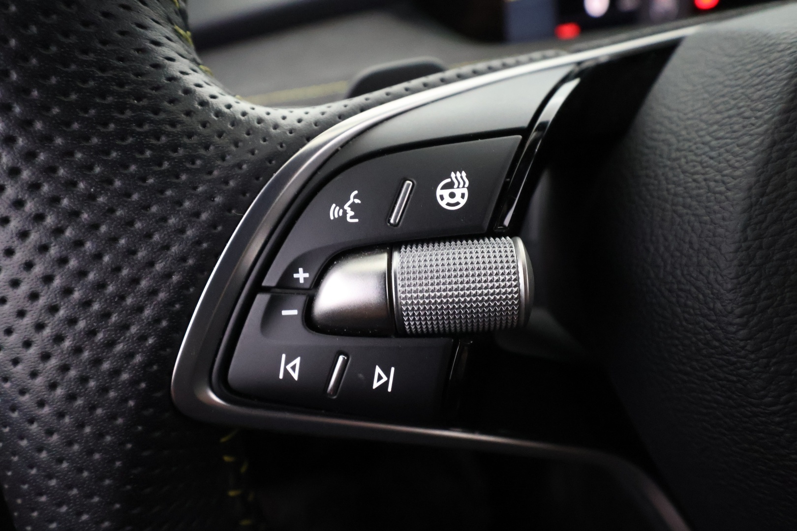SKODA Enyaq 2025
