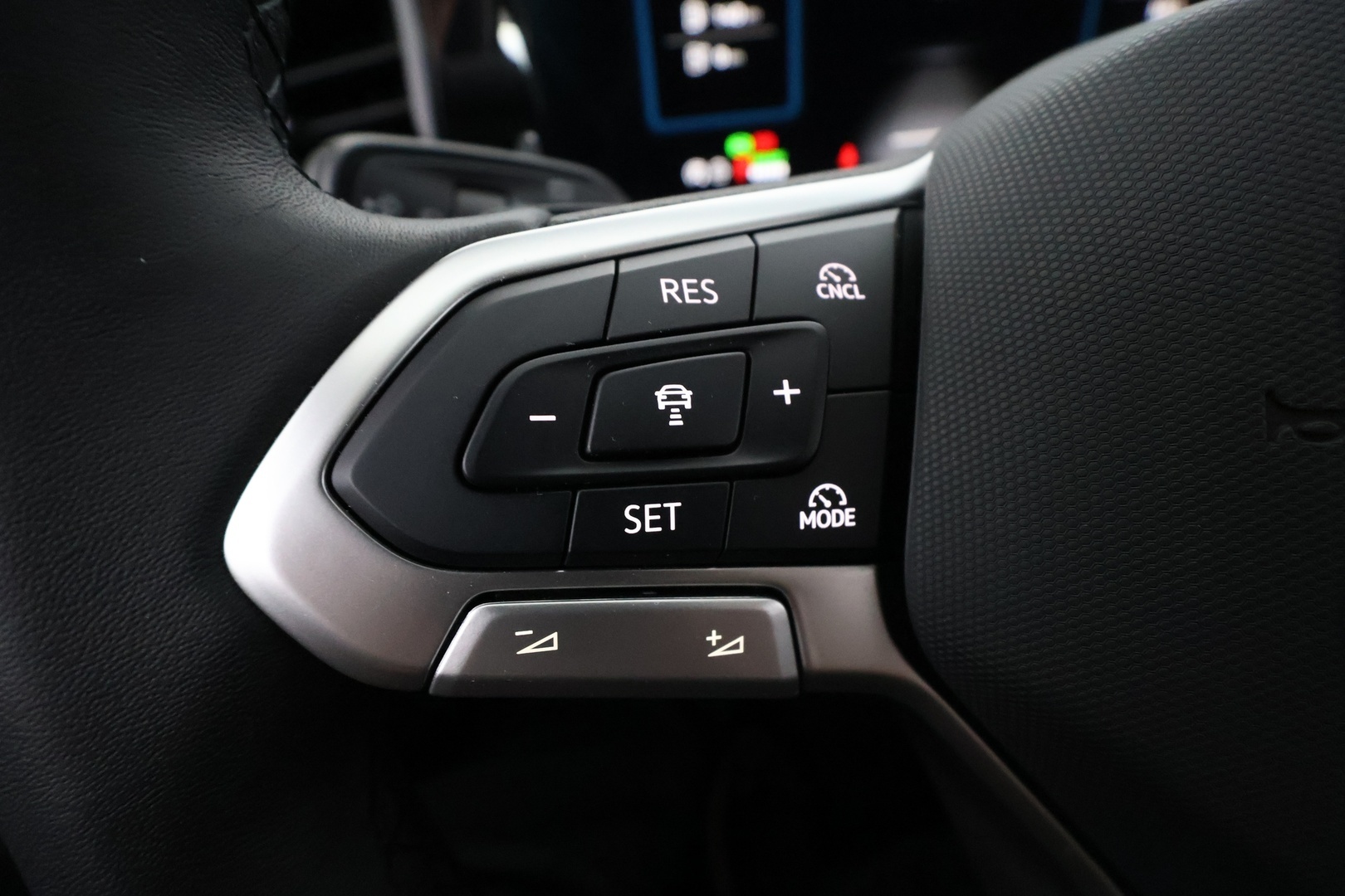 VOLKSWAGEN Passat 16