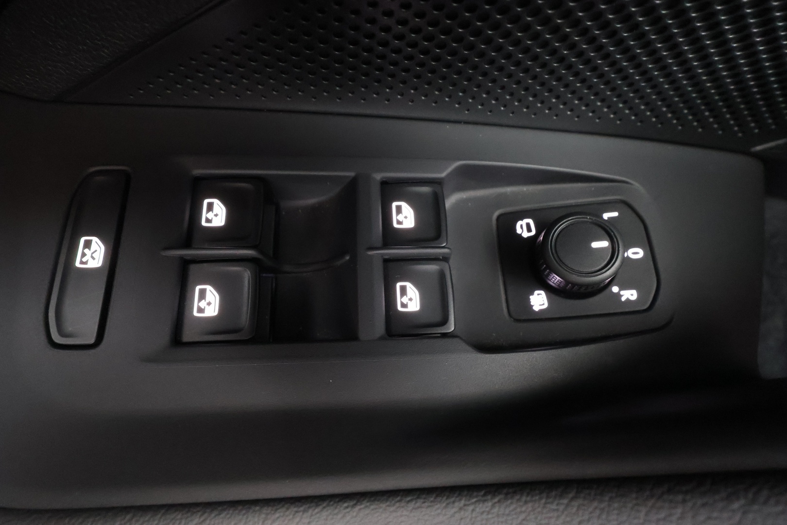 VOLKSWAGEN Passat 19