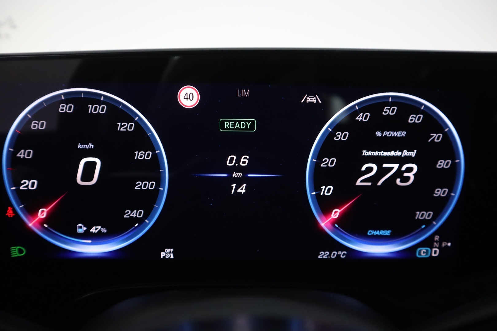MERCEDES-BENZ GLB 10