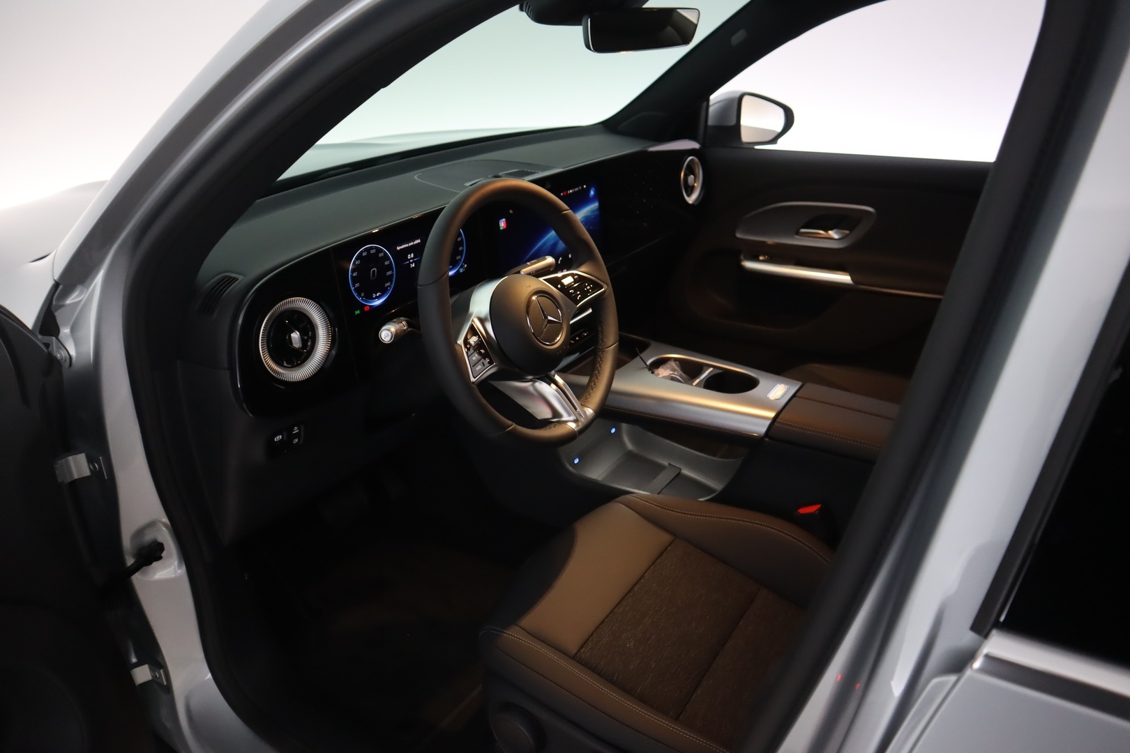 MERCEDES-BENZ GLB 23