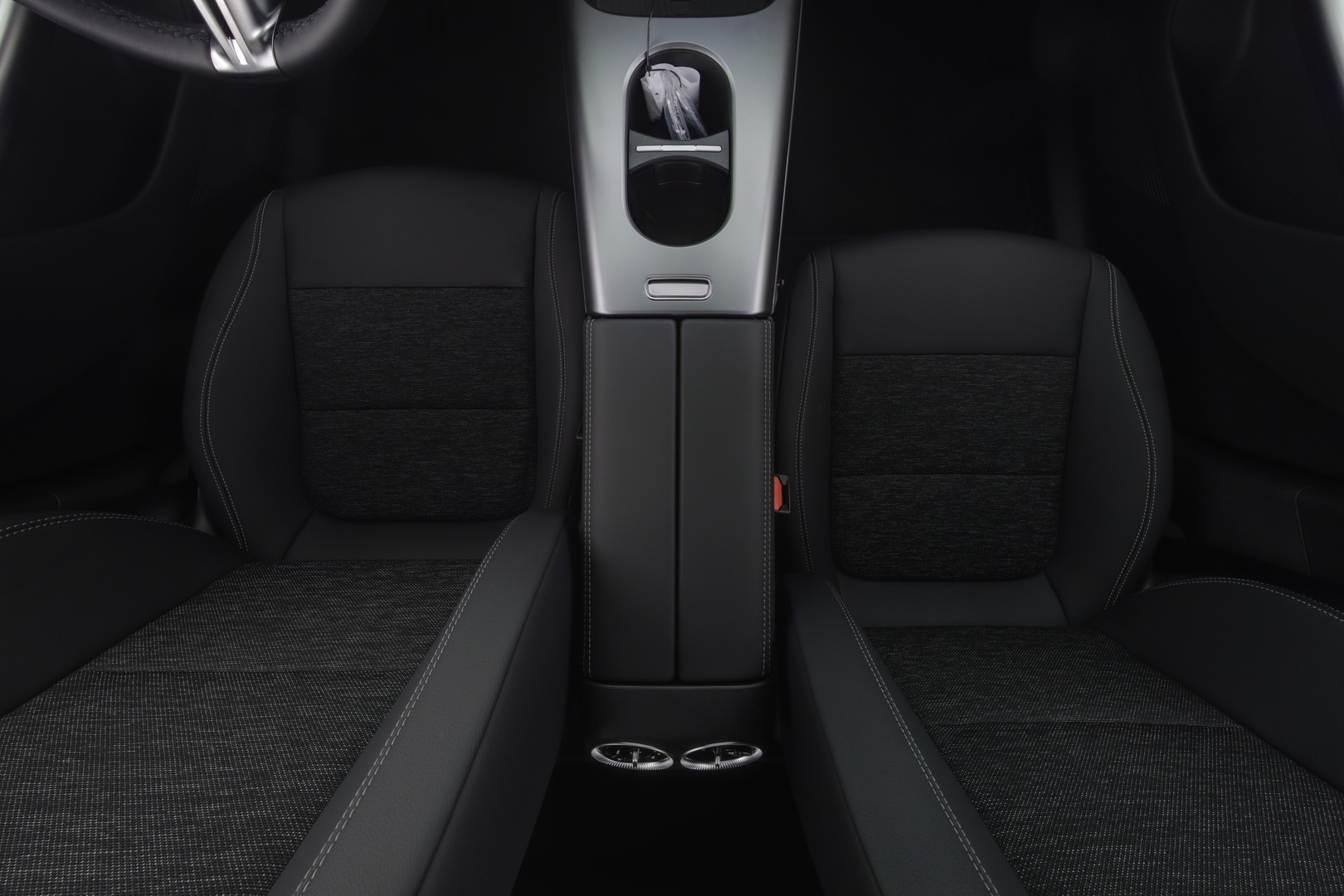MERCEDES-BENZ GLB 9