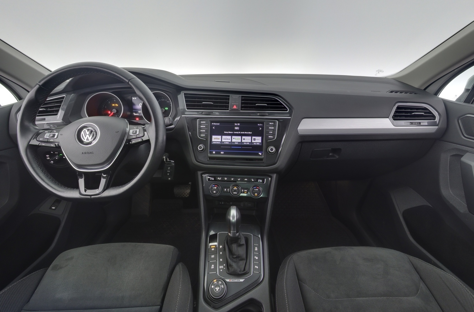 VOLKSWAGEN Tiguan 2016