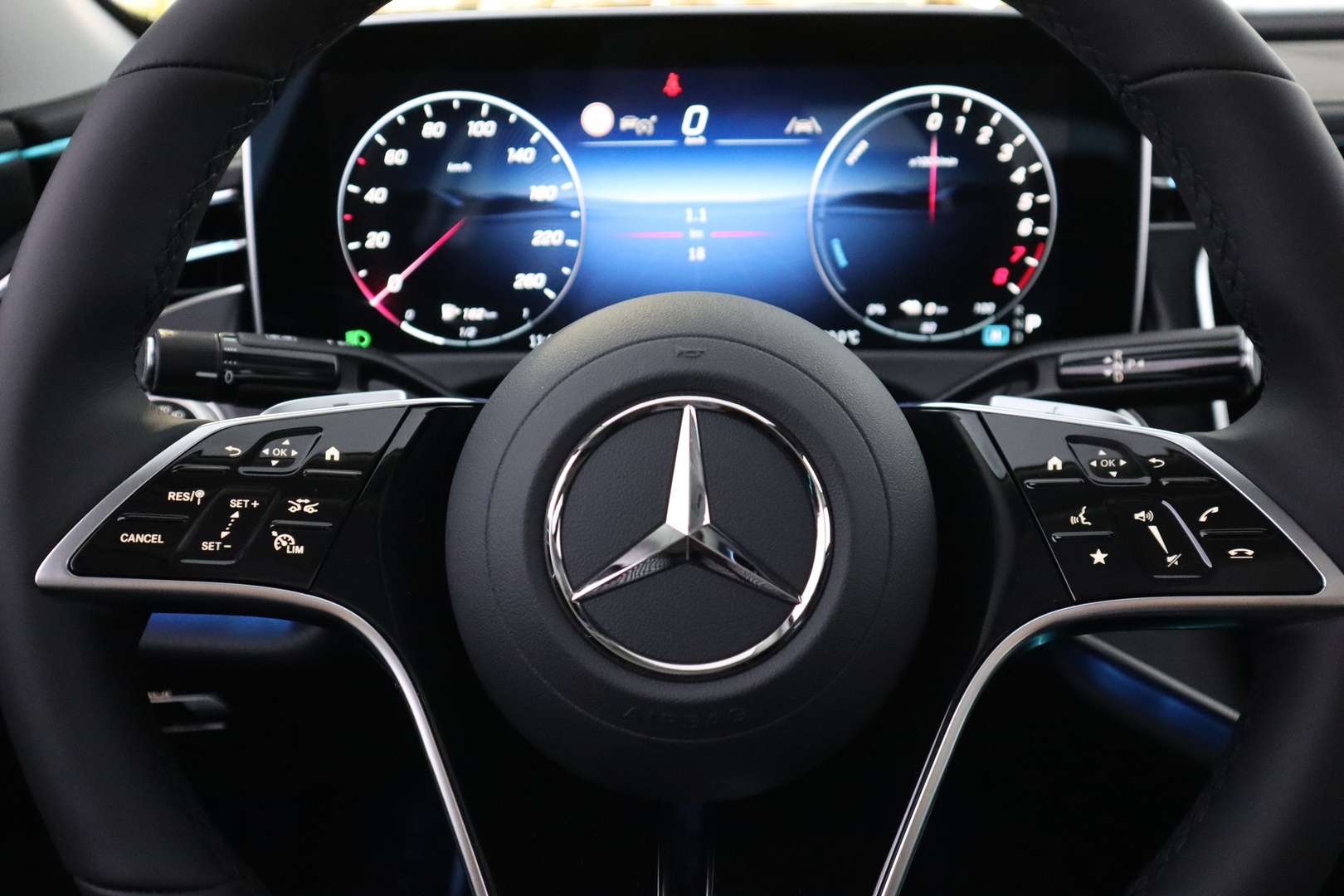 MERCEDES-BENZ E 2025