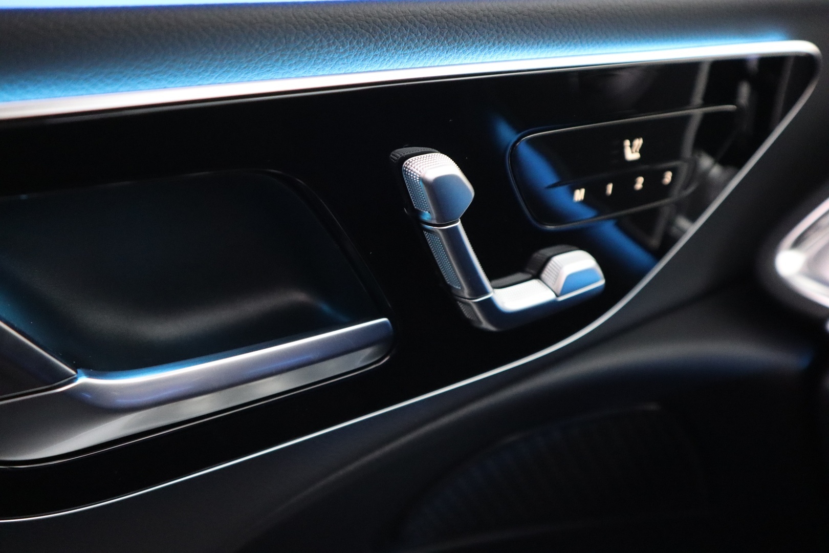 MERCEDES-BENZ E 2025