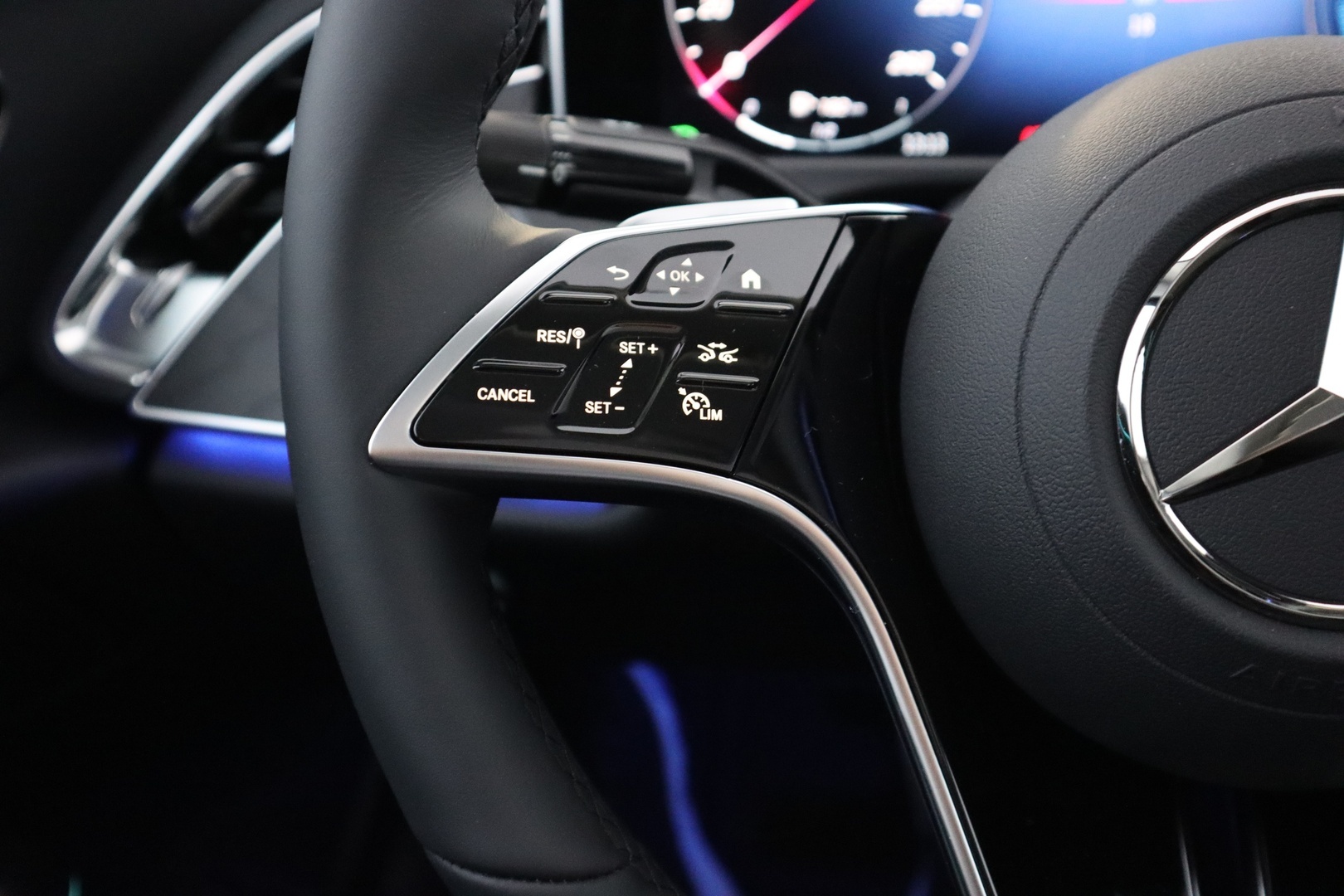 MERCEDES-BENZ E 2025