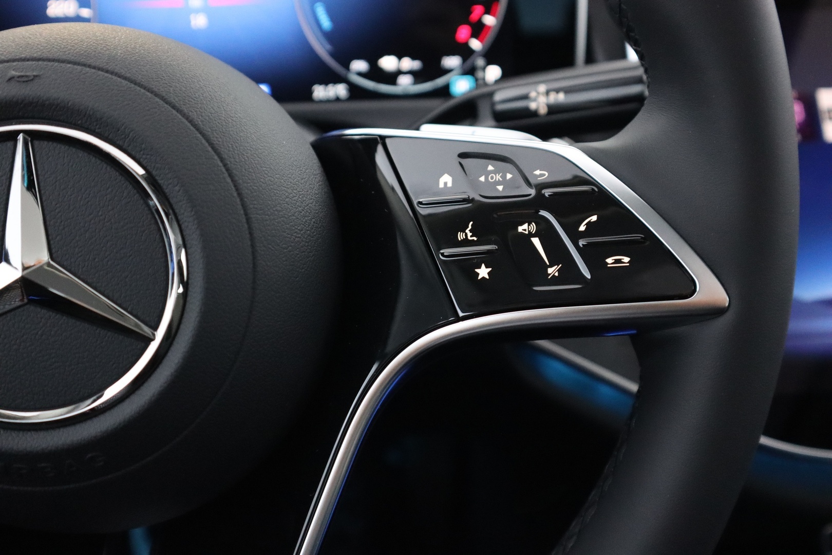 MERCEDES-BENZ E 2025