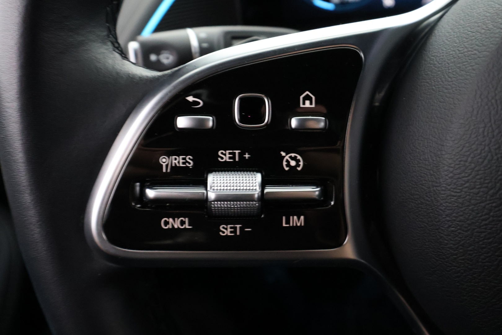 MERCEDES-BENZ EQC 2023