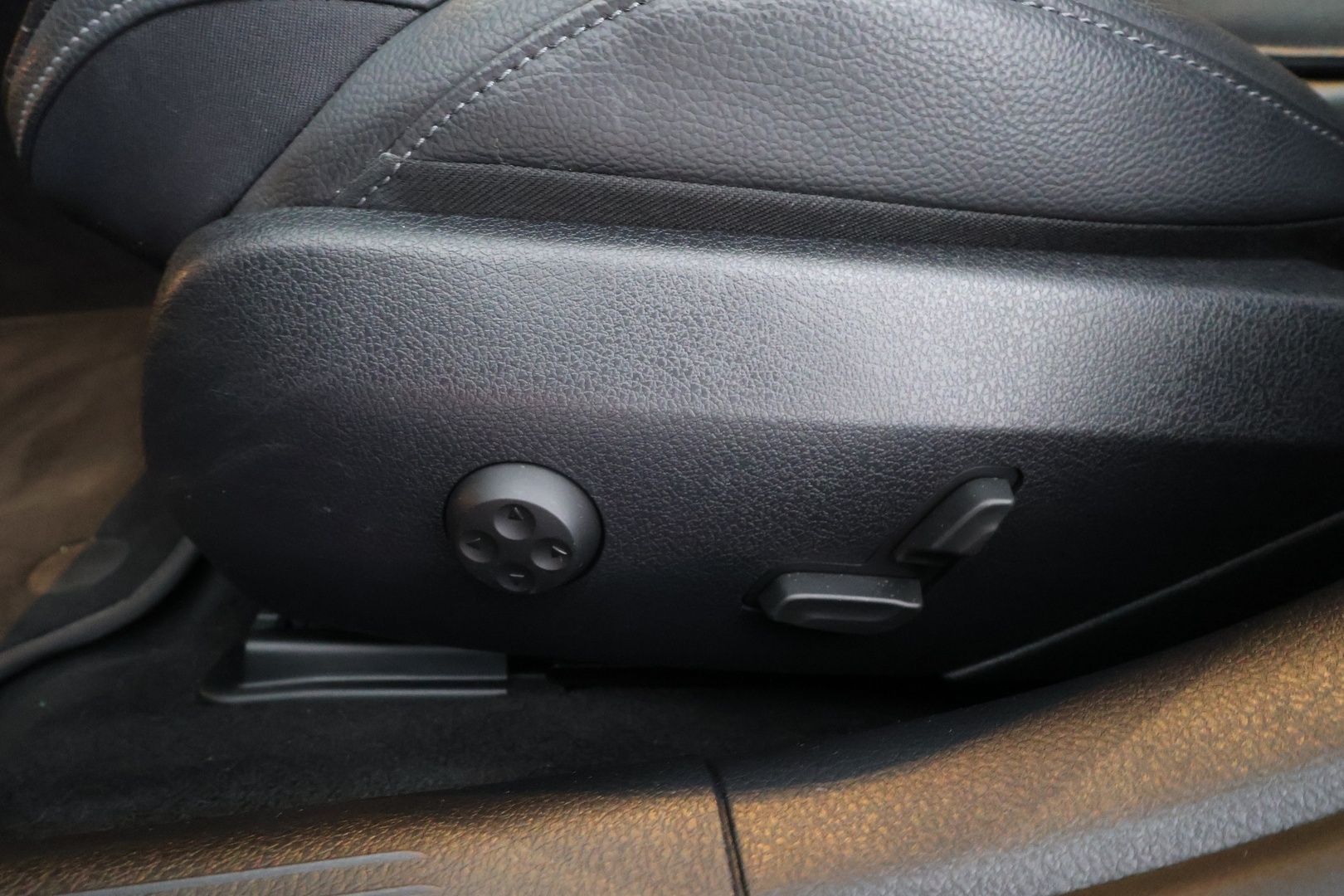 MERCEDES-BENZ C 2022