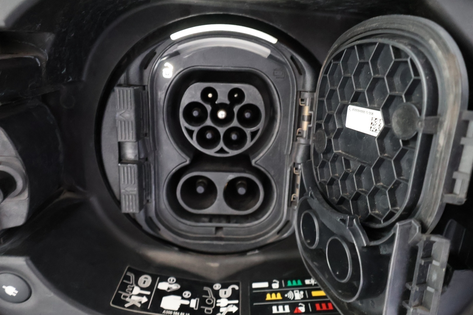 MERCEDES-BENZ EQC 2023