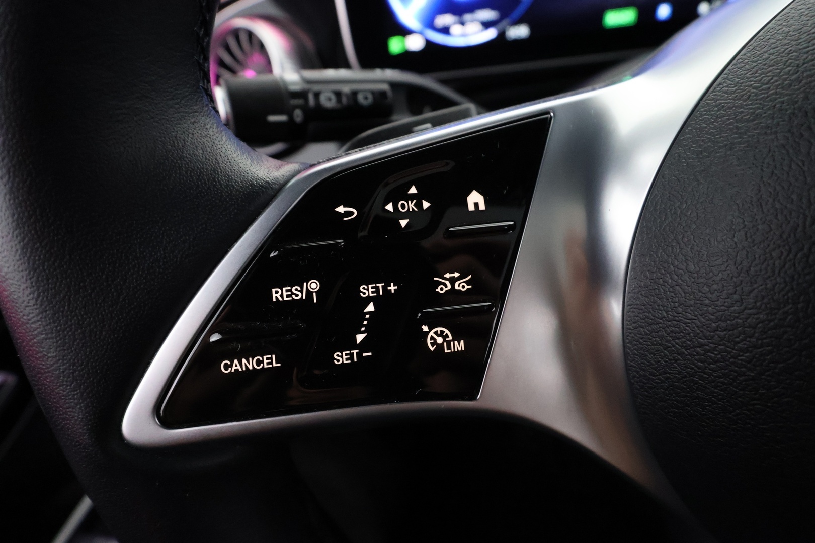 MERCEDES-BENZ EQE SUV 2024