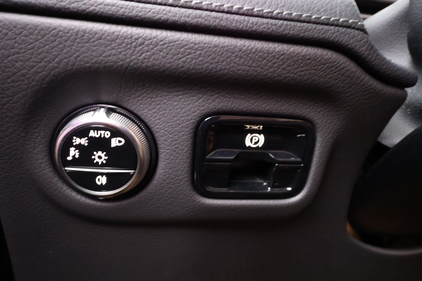 MERCEDES-BENZ EQE SUV 2024