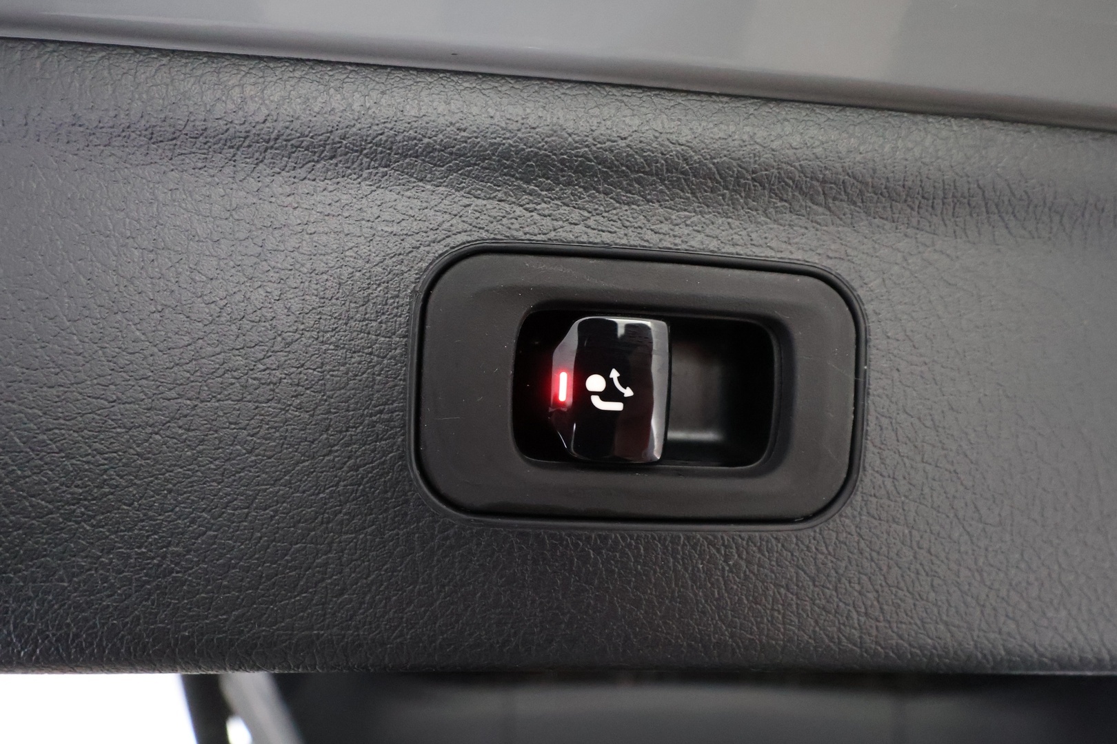 MERCEDES-BENZ EQE SUV 2024