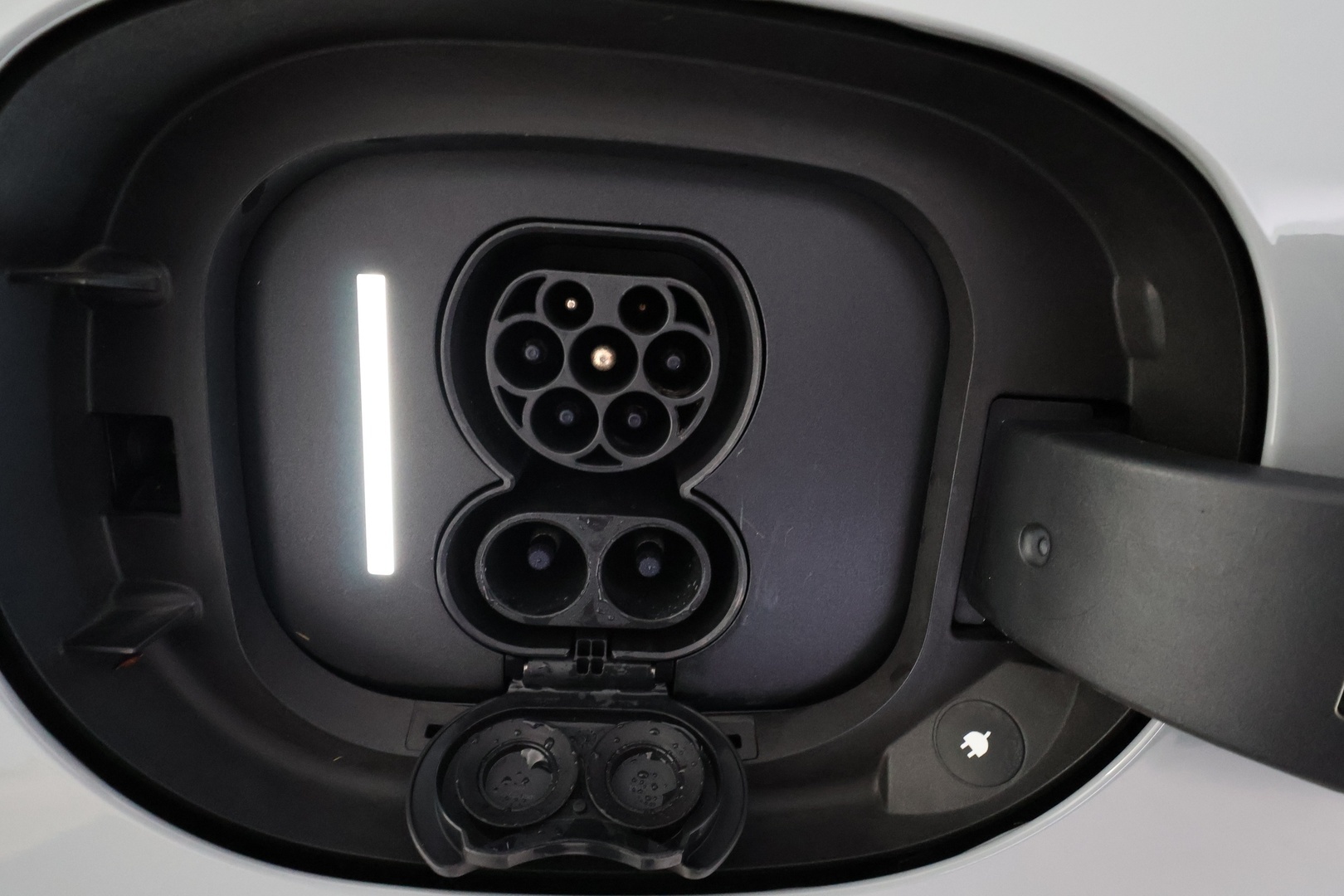 MERCEDES-BENZ EQE SUV 2024