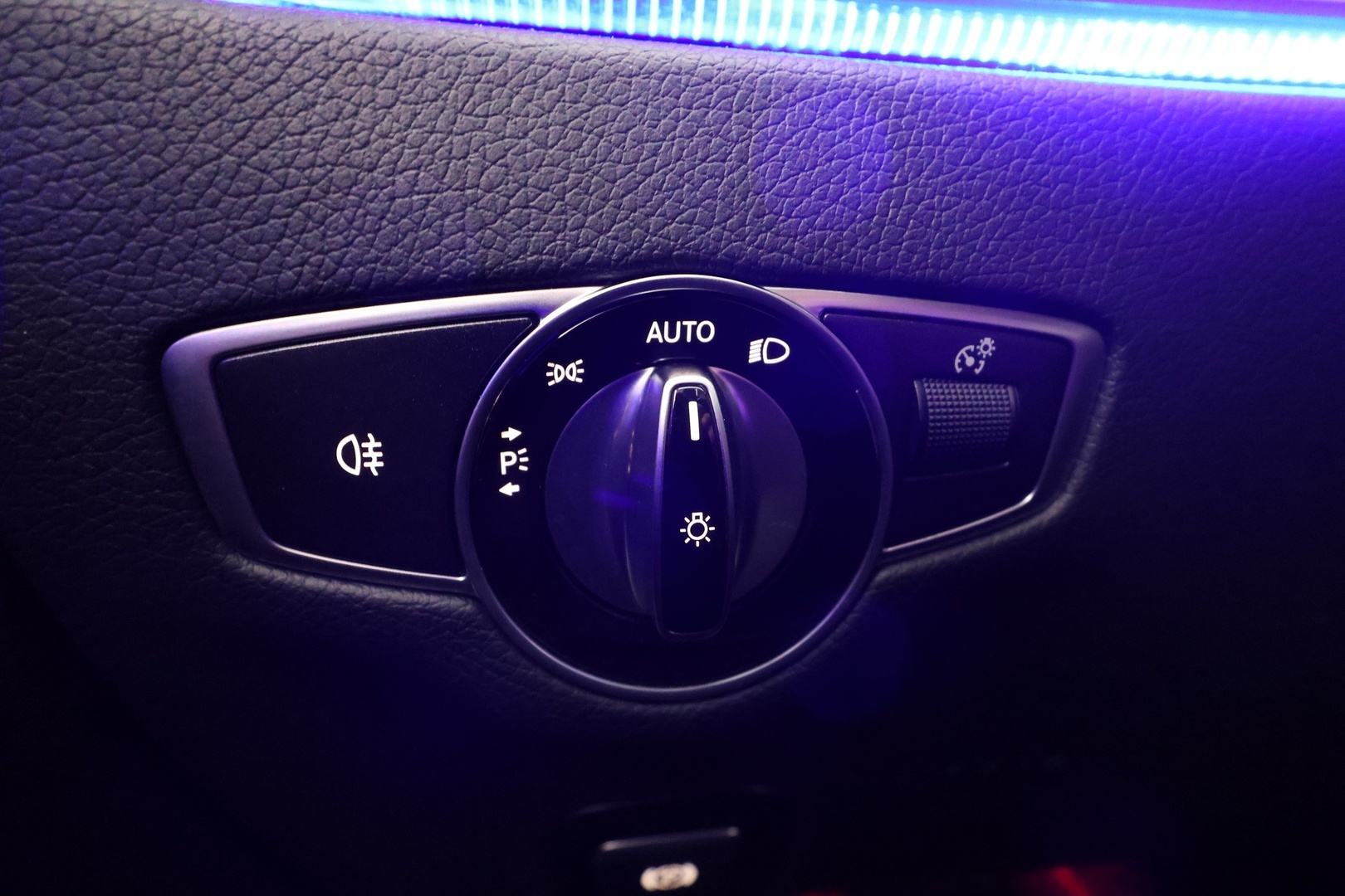 MERCEDES-BENZ E 2022