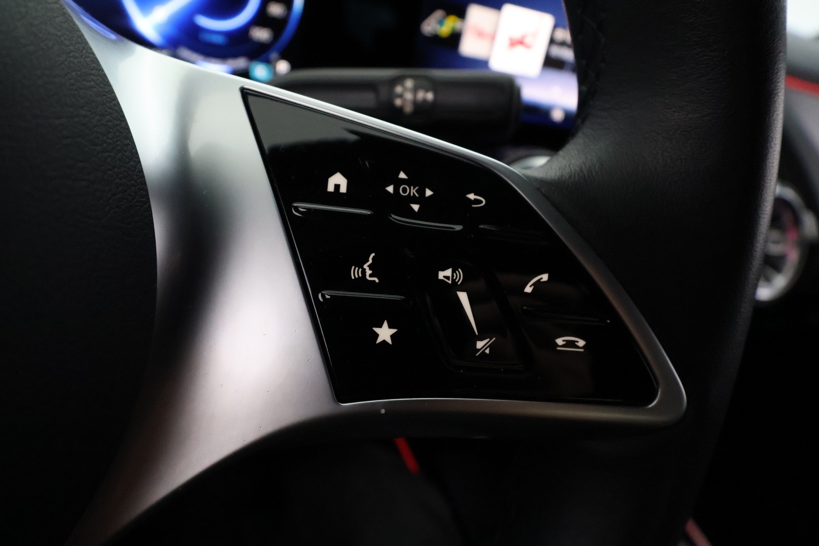 MERCEDES-BENZ EQA 2025