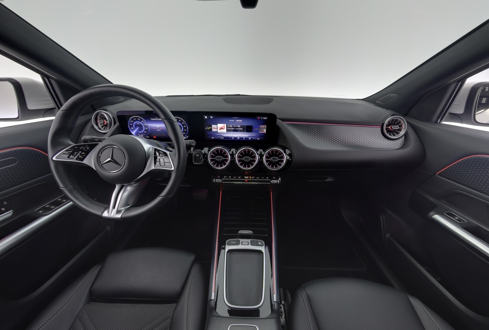 MERCEDES-BENZ EQA 2025