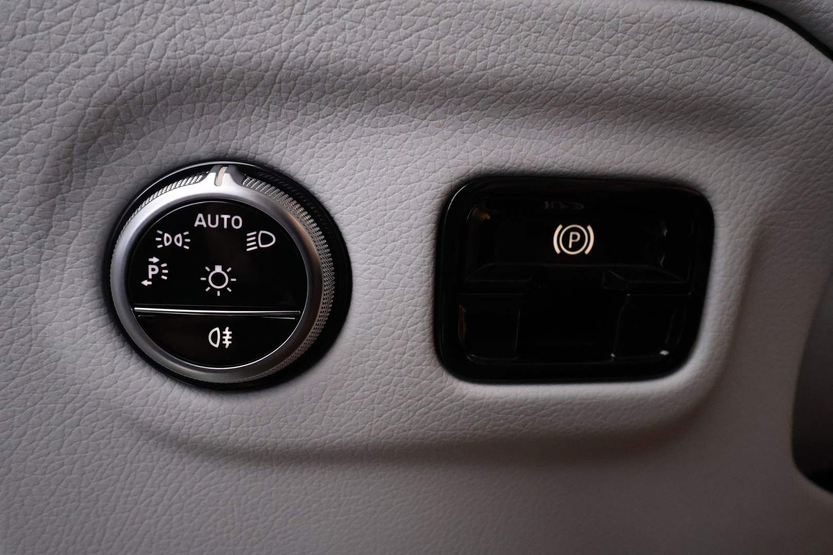 MERCEDES-BENZ EQE SUV 2023