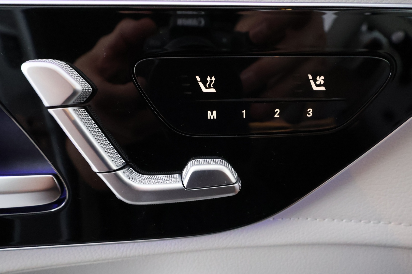 MERCEDES-BENZ EQE SUV 2023