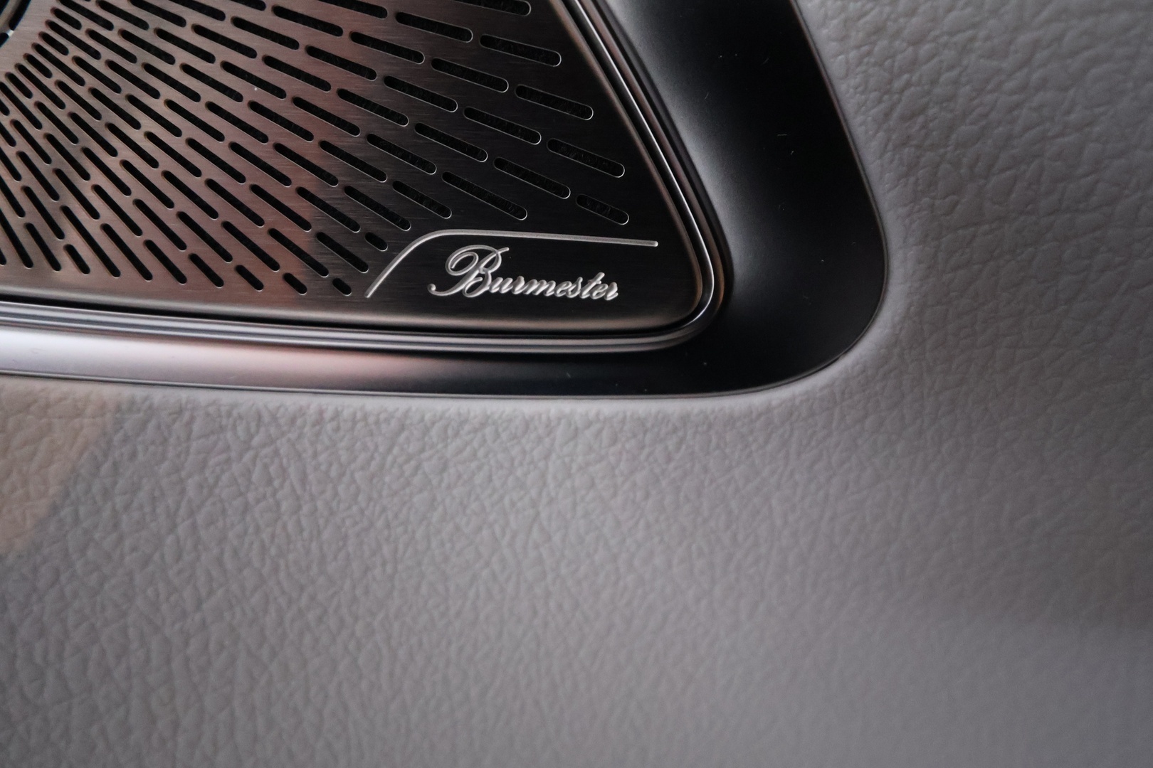 MERCEDES-BENZ EQE SUV 2023