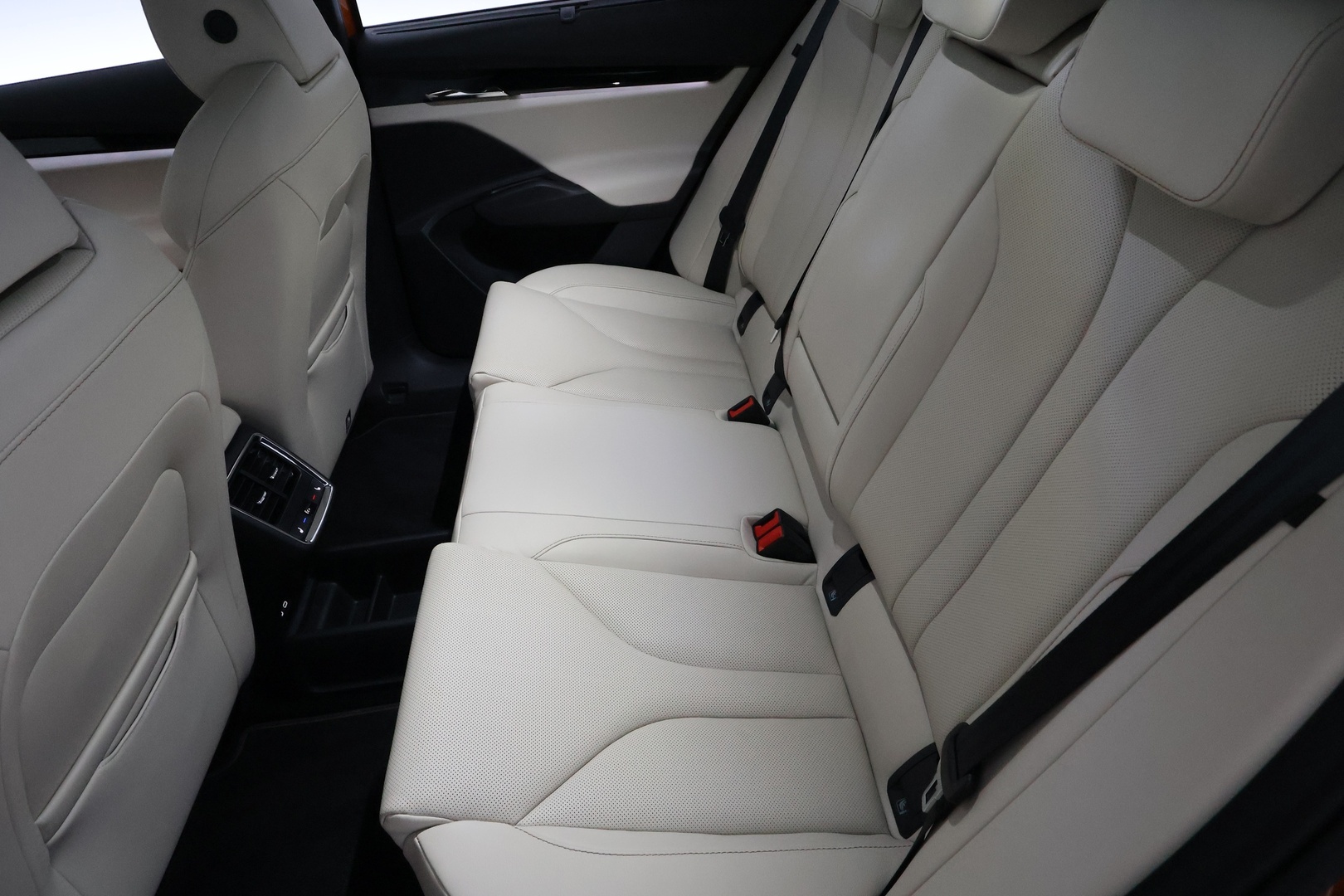 SKODA Enyaq 2025