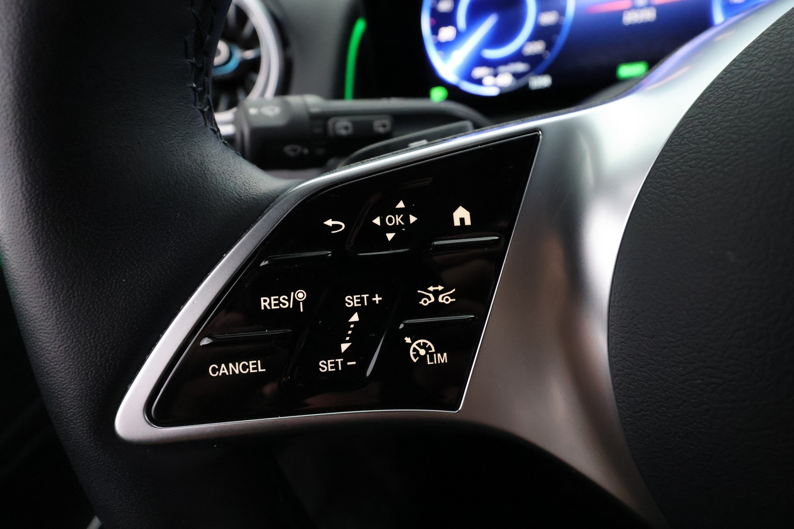 MERCEDES-BENZ EQB 2025