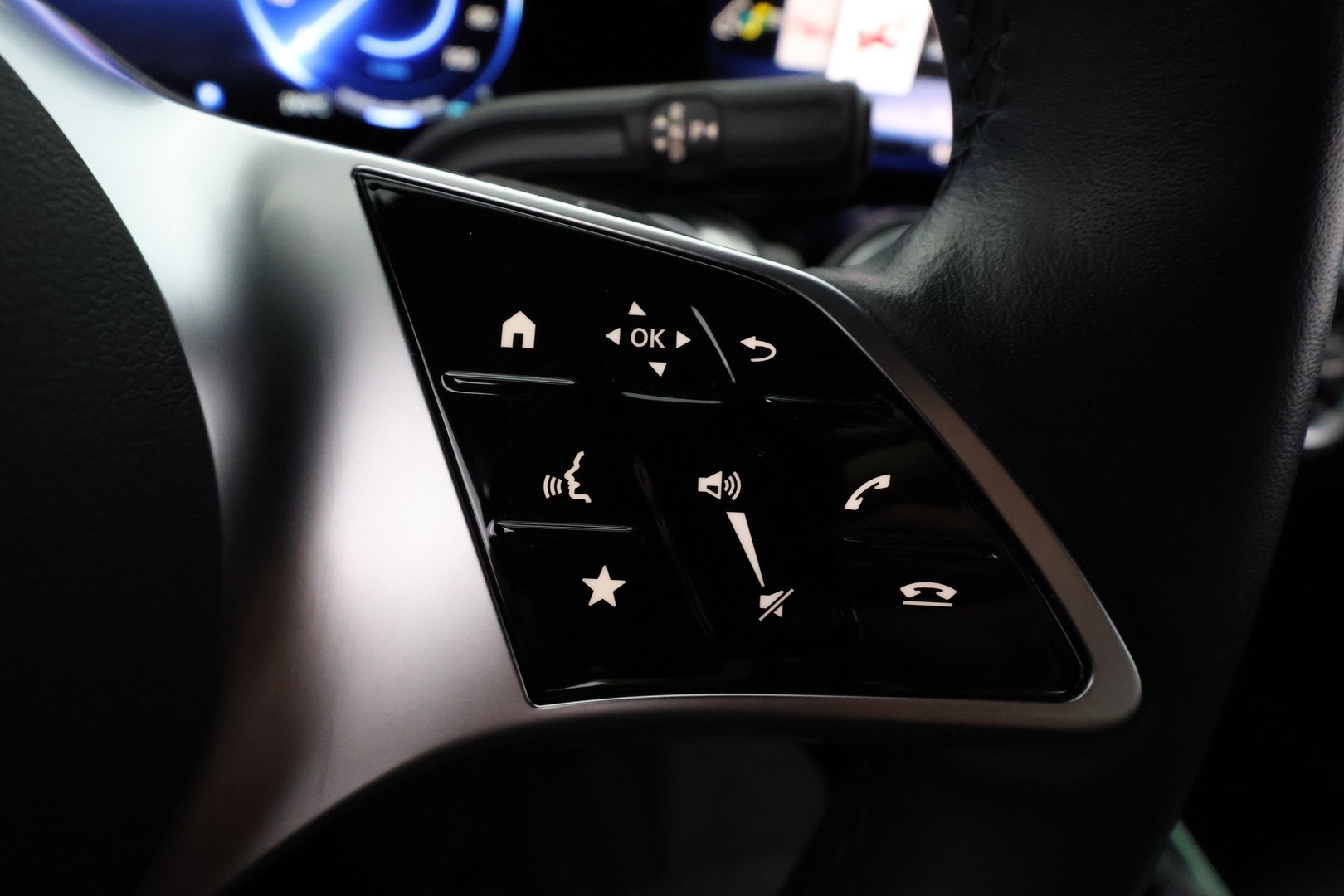 MERCEDES-BENZ EQB 2025