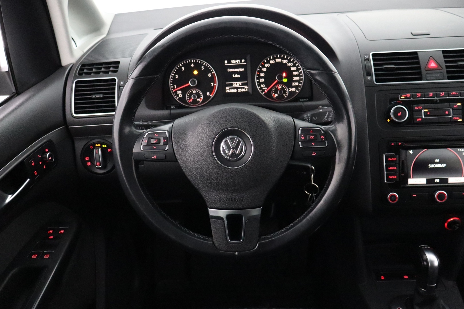VOLKSWAGEN Touran 2011