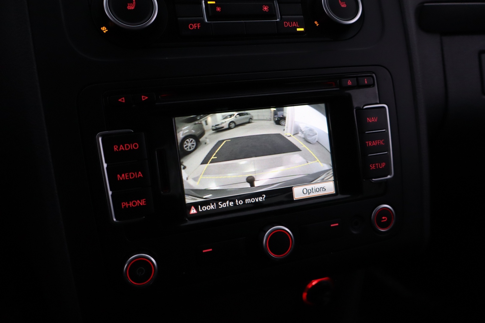 VOLKSWAGEN Touran 2011